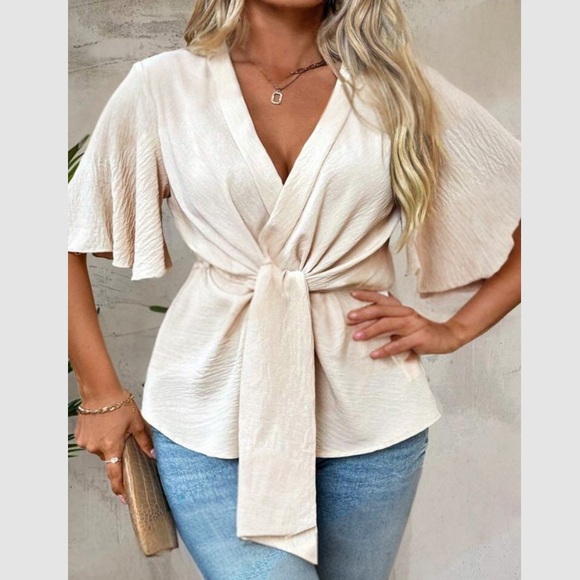 Luxe twist front blouse - Picture 7 of 16
